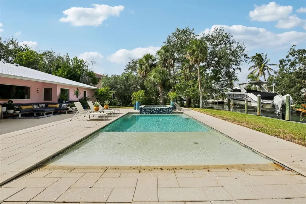 613 Buttonwood Drive Longboat Key FL 34228