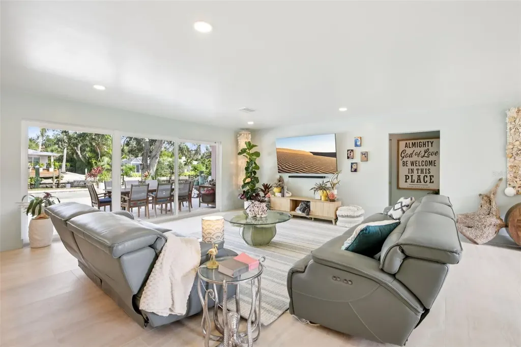 613 Buttonwood Drive Longboat Key FL 34228