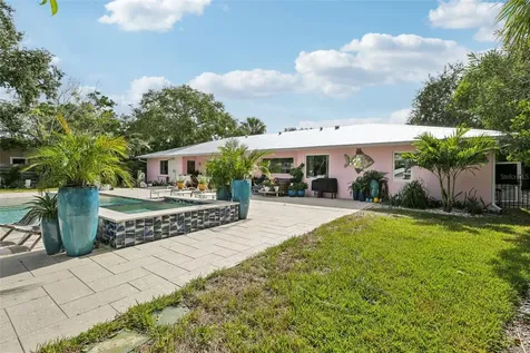 613 Buttonwood Drive Longboat Key FL 34228