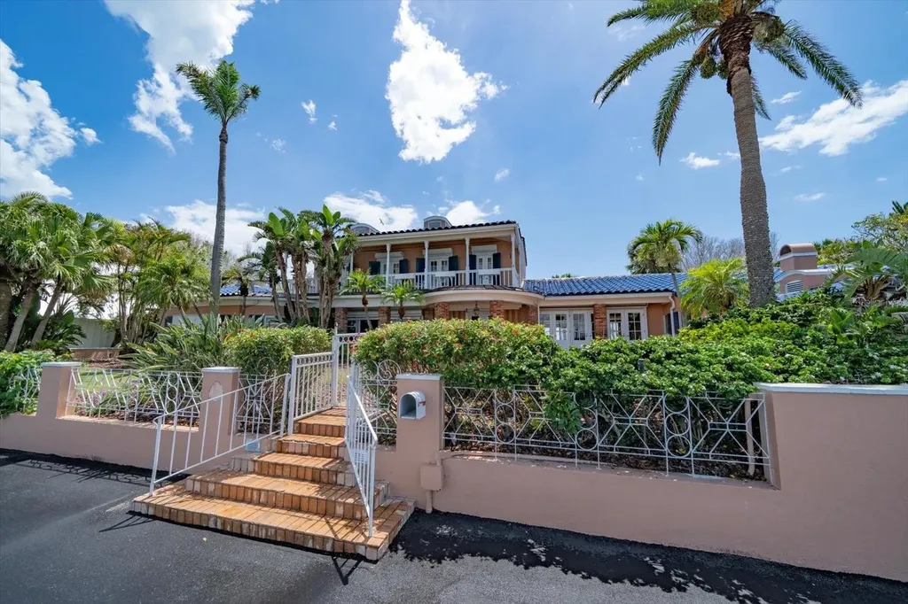 1114 Mandalay Point Clearwater Beach FL 33767