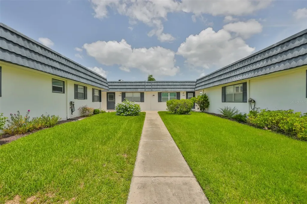 301 Kings Boulevard Sun City Center FL 33573