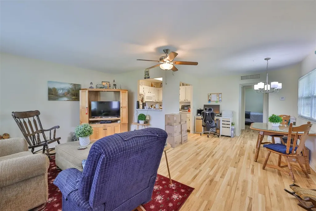 301 Kings Boulevard Sun City Center FL 33573