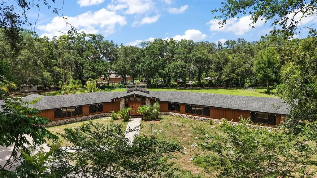 672 E Belt Avenue Bushnell FL 33513