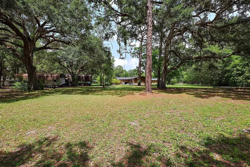 672 E Belt Avenue Bushnell FL 33513