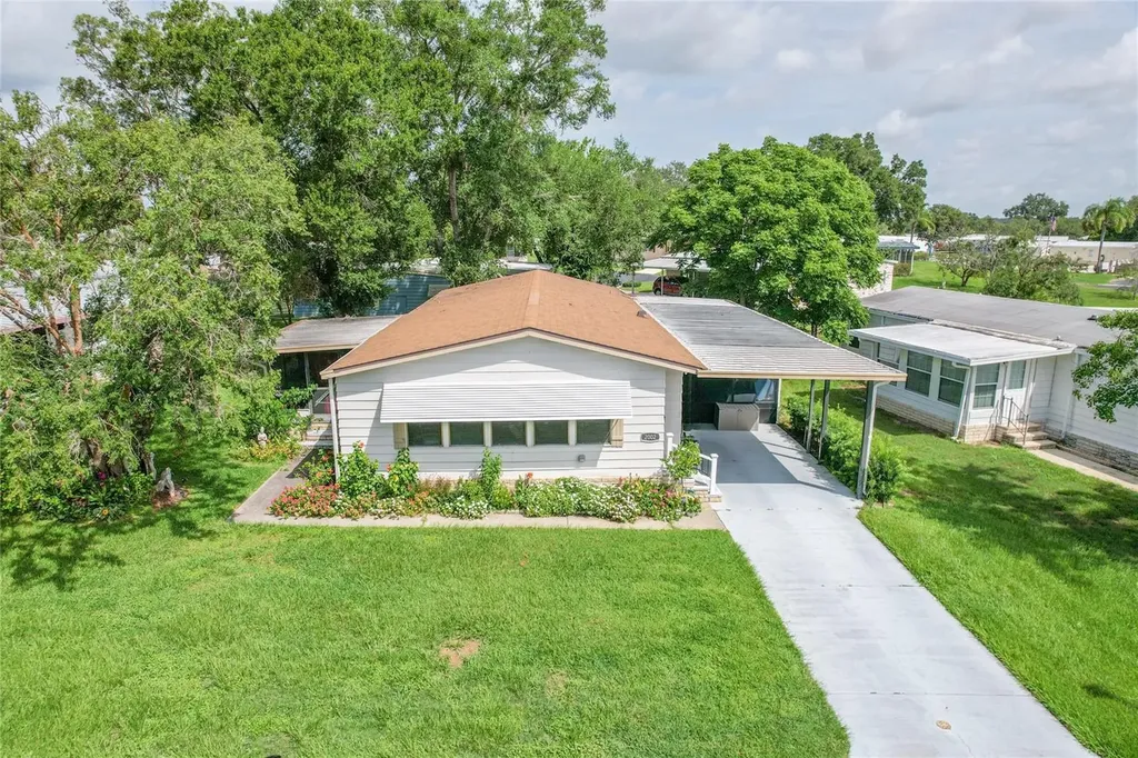 2002 S Citrus Circle Zellwood FL 32798