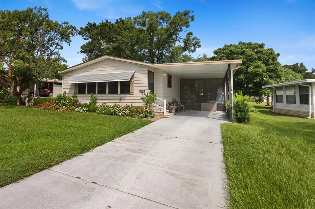 2002 S Citrus Circle Zellwood FL 32798
