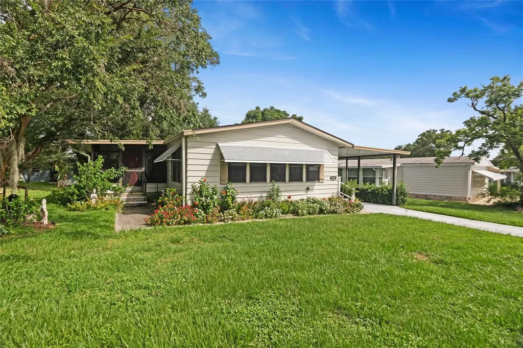 2002 S Citrus Circle Zellwood FL 32798