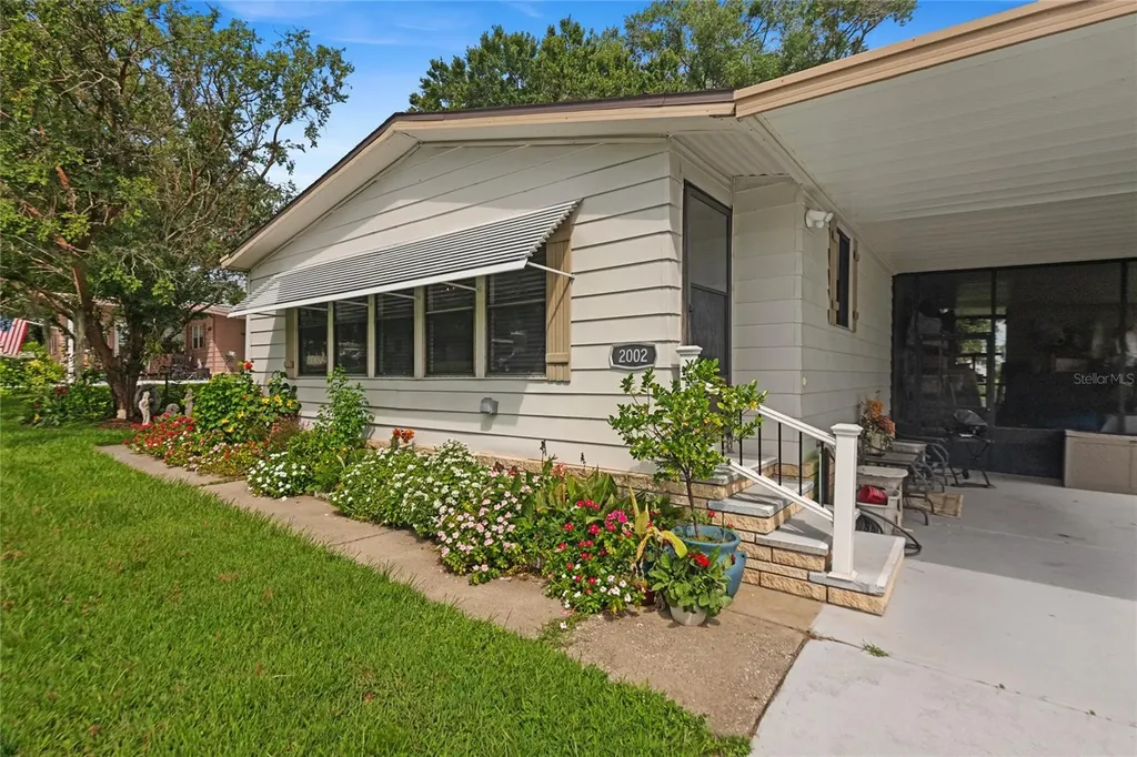 2002 S Citrus Circle Zellwood FL 32798