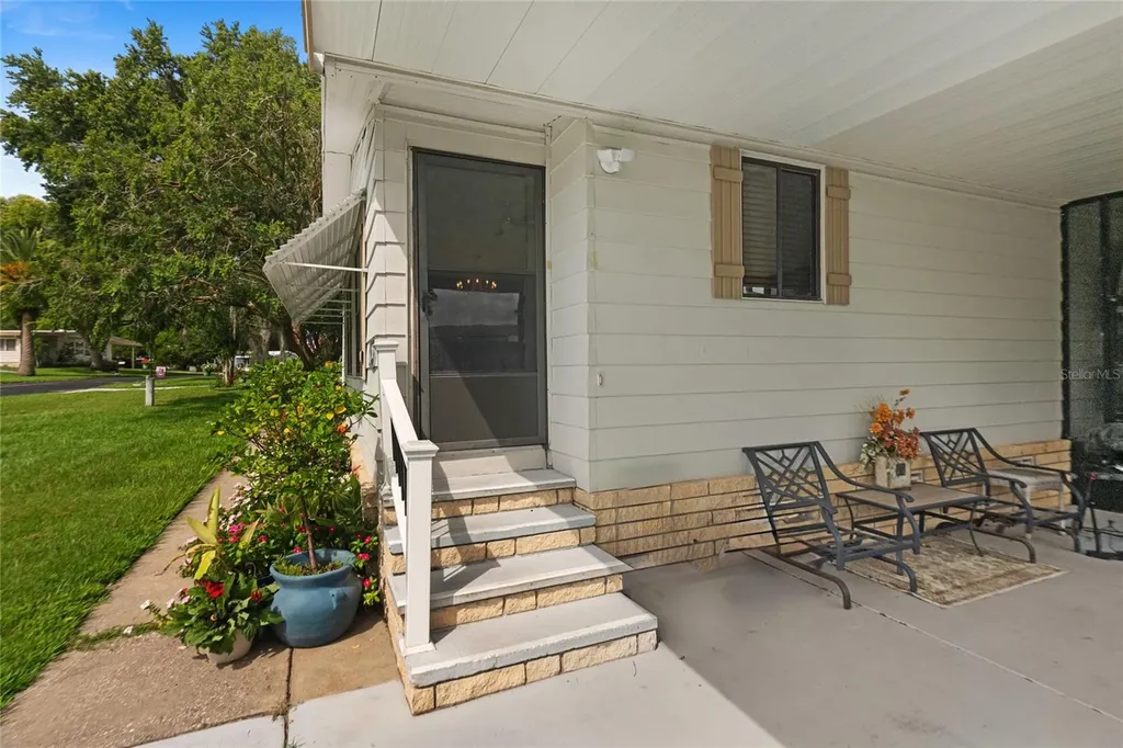 2002 S Citrus Circle Zellwood FL 32798