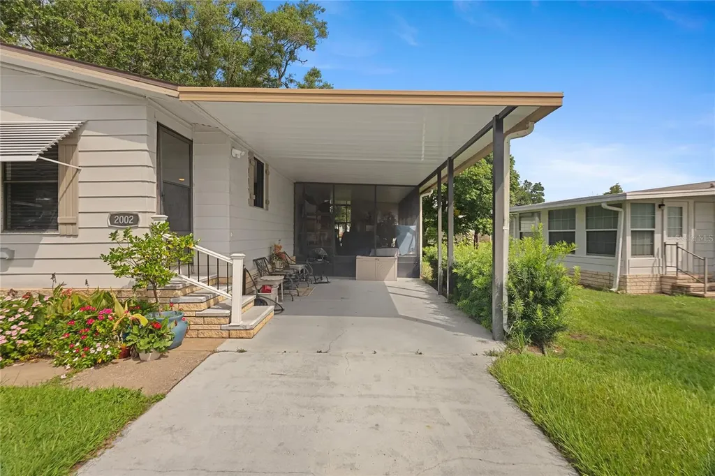 2002 S Citrus Circle Zellwood FL 32798