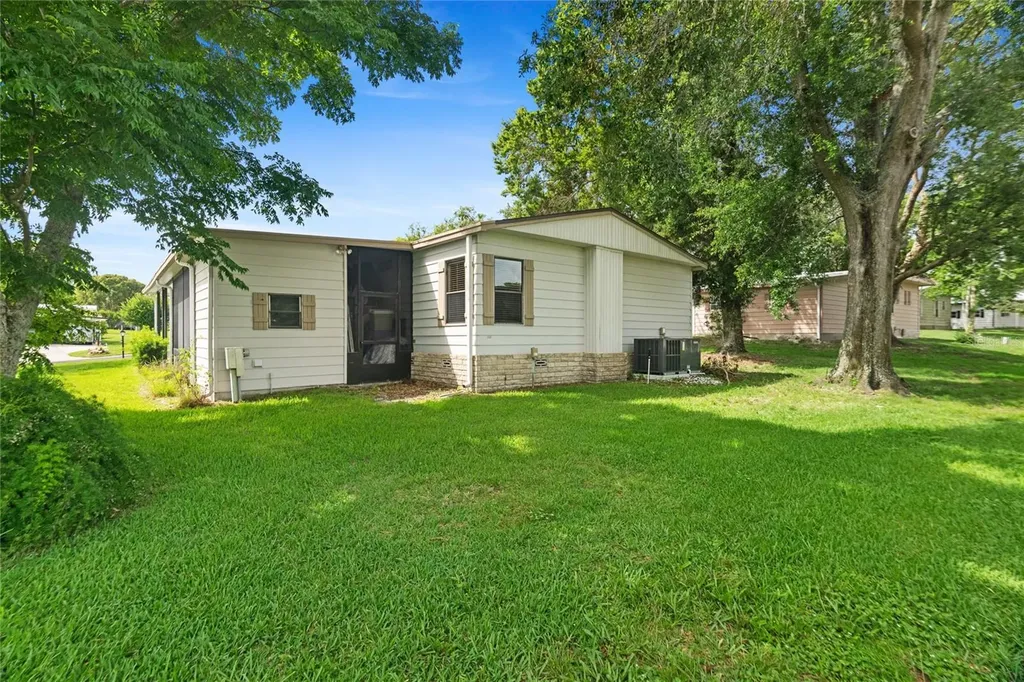 2002 S Citrus Circle Zellwood FL 32798