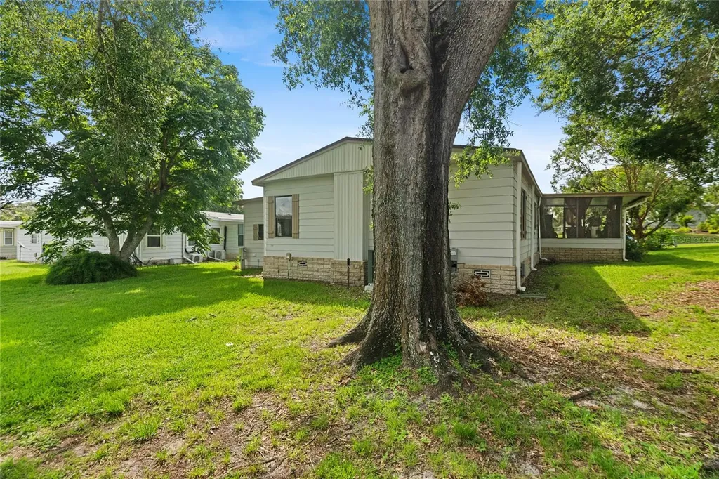 2002 S Citrus Circle Zellwood FL 32798