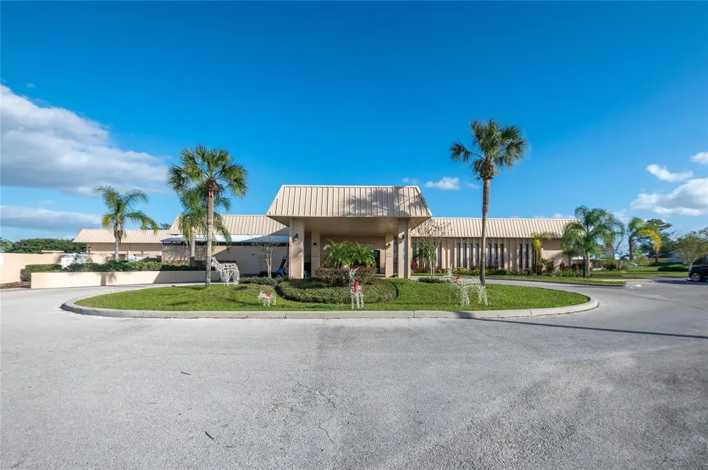 2002 S Citrus Circle Zellwood FL 32798