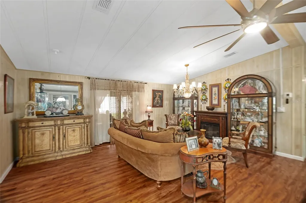 2002 S Citrus Circle Zellwood FL 32798