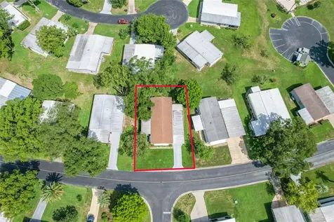 2002 S Citrus Circle Zellwood FL 32798