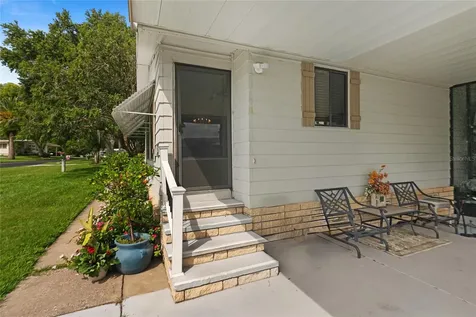 2002 S Citrus Circle Zellwood FL 32798