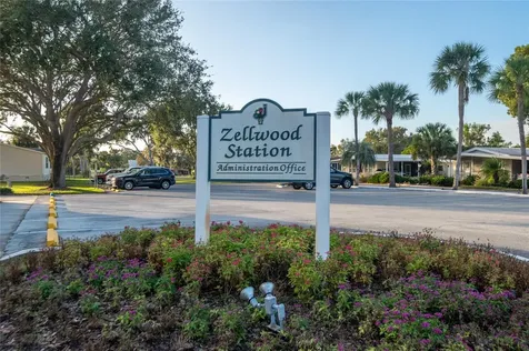 2002 S Citrus Circle Zellwood FL 32798