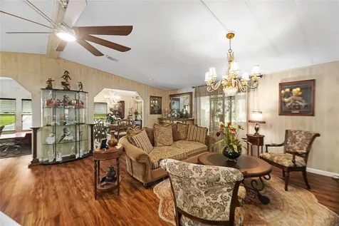 2002 S Citrus Circle Zellwood FL 32798