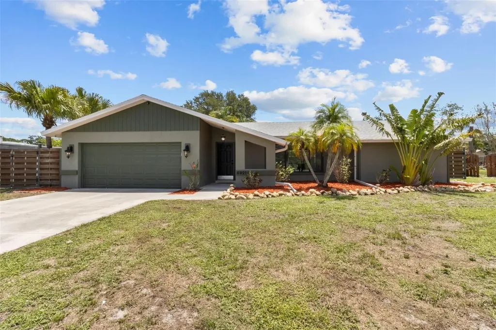 6921 8th Street Court E Sarasota FL 34243