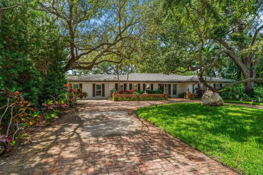 7 Rosery Lane Belleair FL 33756