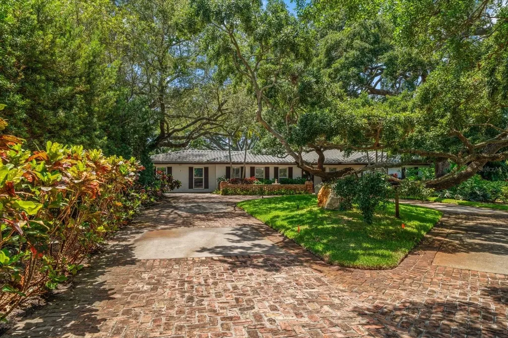 7 Rosery Lane Belleair FL 33756