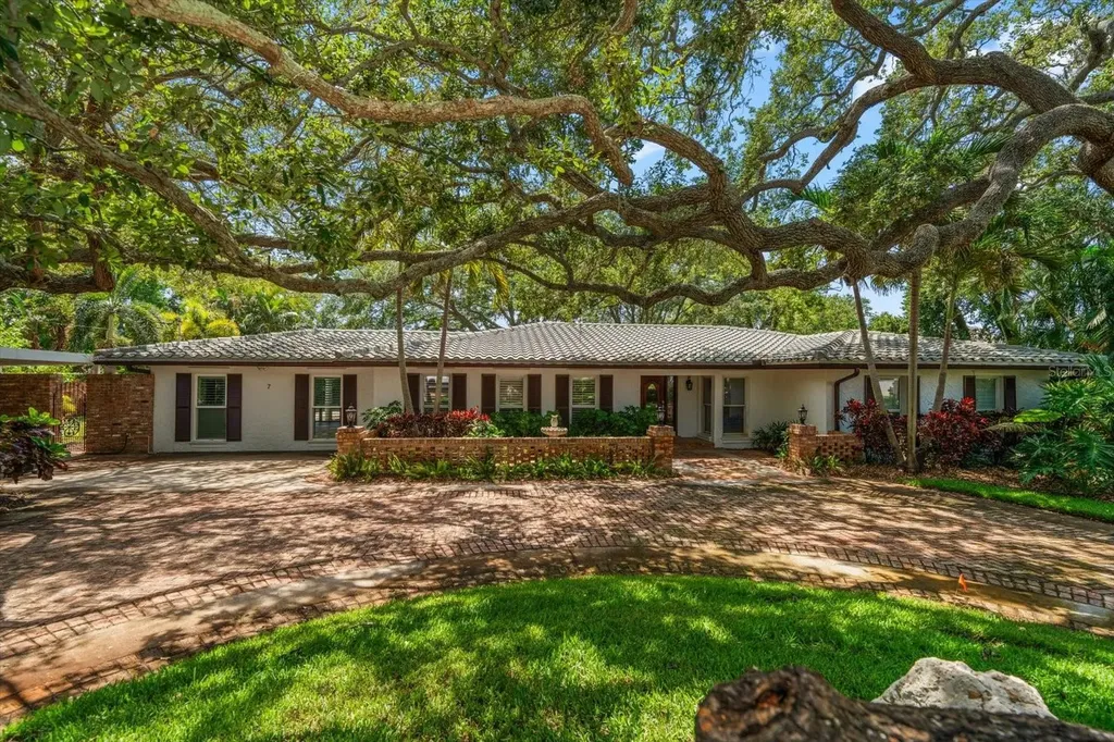 7 Rosery Lane Belleair FL 33756