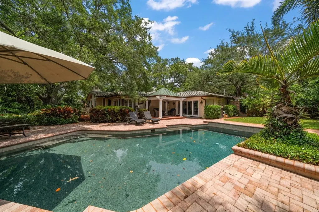 7 Rosery Lane Belleair FL 33756