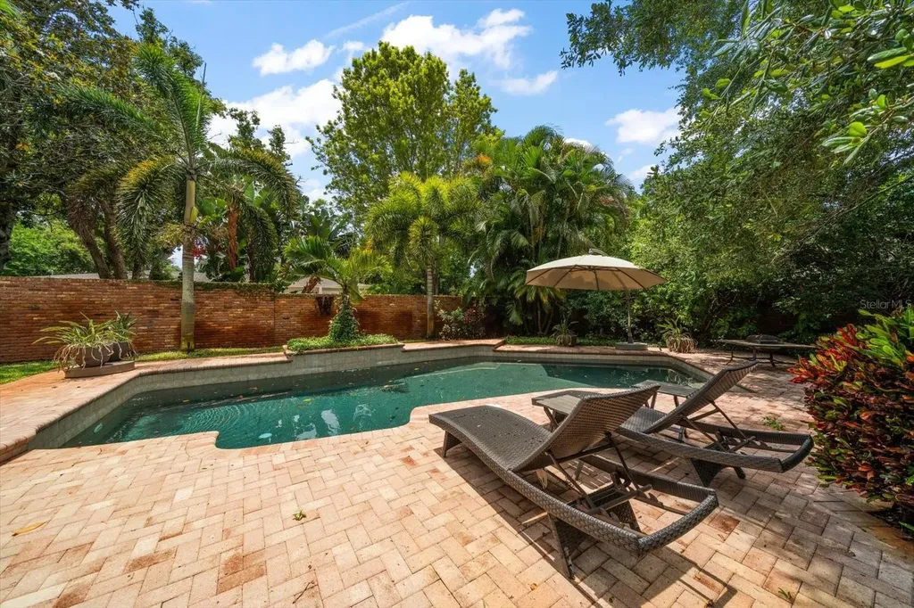 7 Rosery Lane Belleair FL 33756
