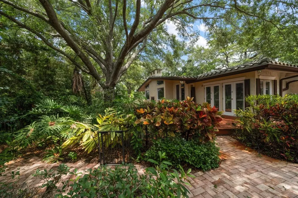 7 Rosery Lane Belleair FL 33756