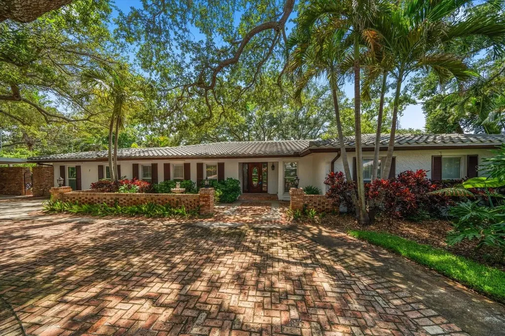 7 Rosery Lane Belleair FL 33756