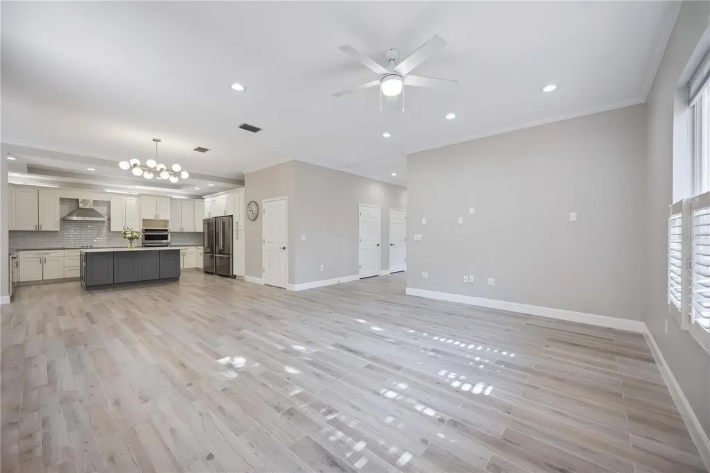 5018 Hanging Moss Lane Sarasota FL 34238