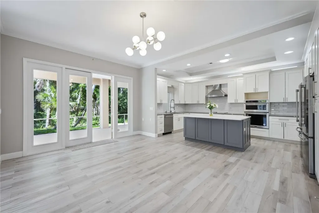 5018 Hanging Moss Lane Sarasota FL 34238