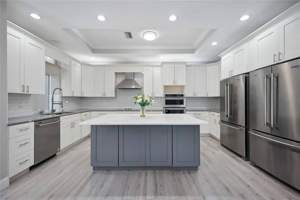 5018 Hanging Moss Lane Sarasota FL 34238