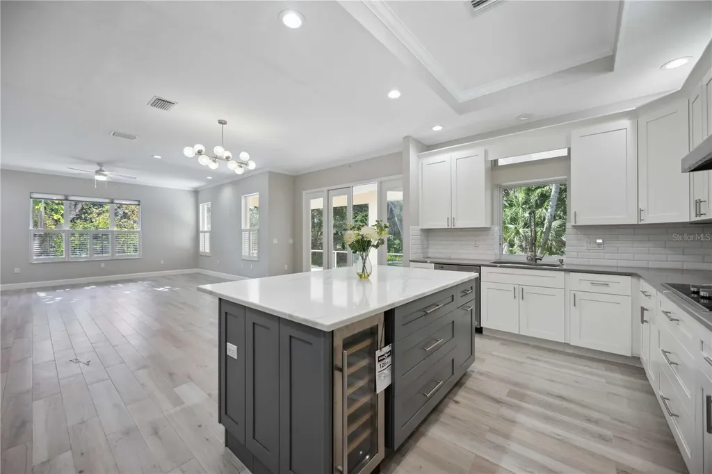 5018 Hanging Moss Lane Sarasota FL 34238