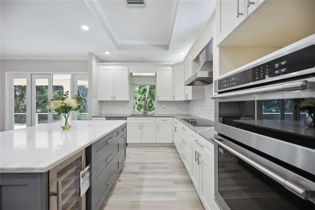 5018 Hanging Moss Lane Sarasota FL 34238