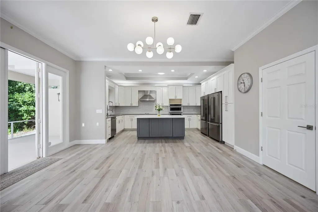 5018 Hanging Moss Lane Sarasota FL 34238