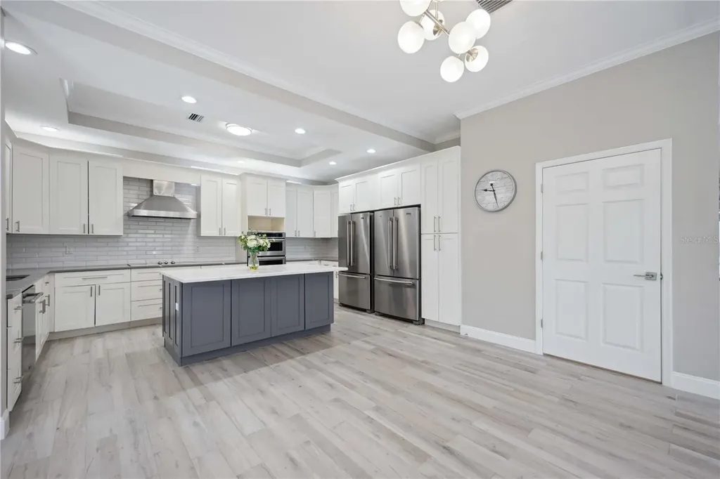 5018 Hanging Moss Lane Sarasota FL 34238