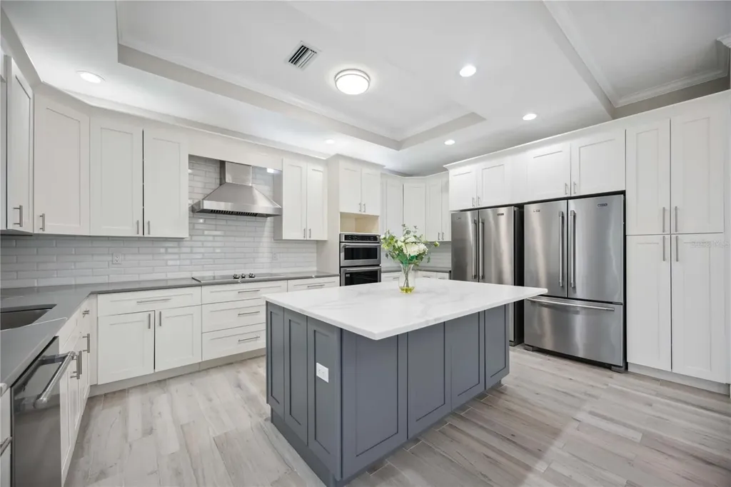 5018 Hanging Moss Lane Sarasota FL 34238