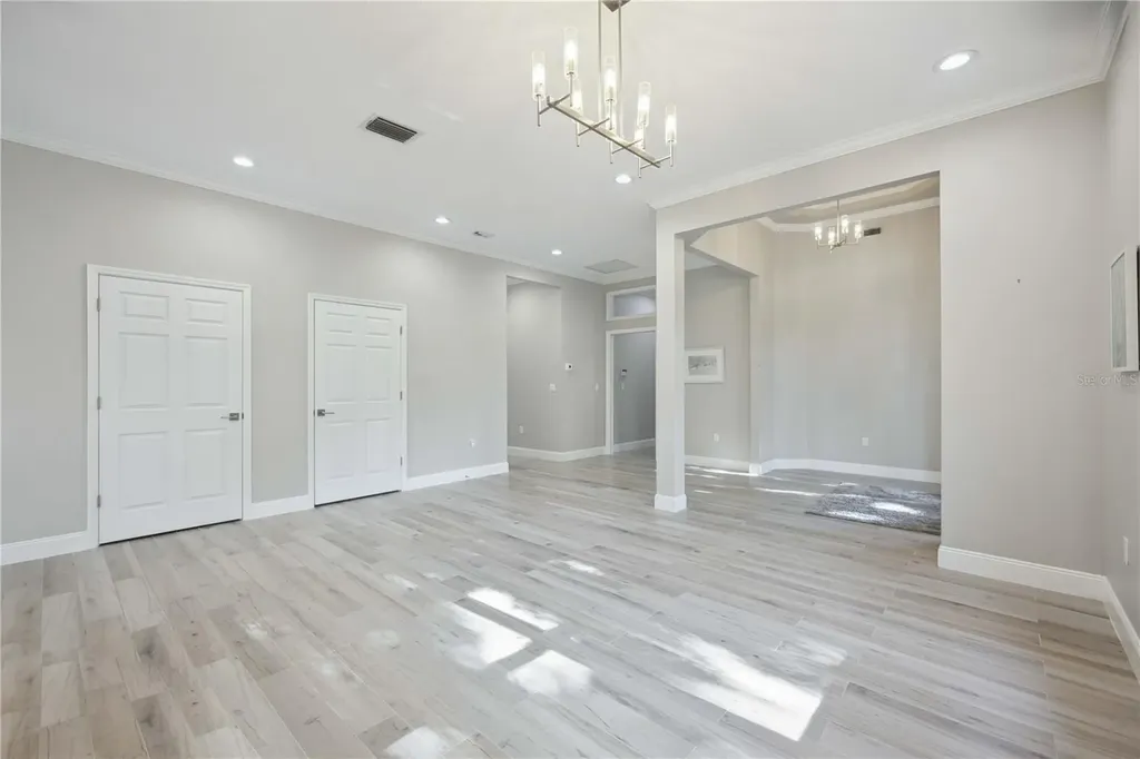 5018 Hanging Moss Lane Sarasota FL 34238