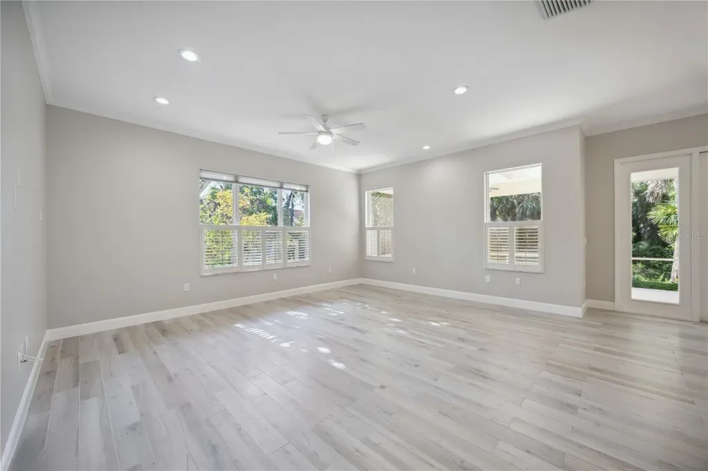 5018 Hanging Moss Lane Sarasota FL 34238