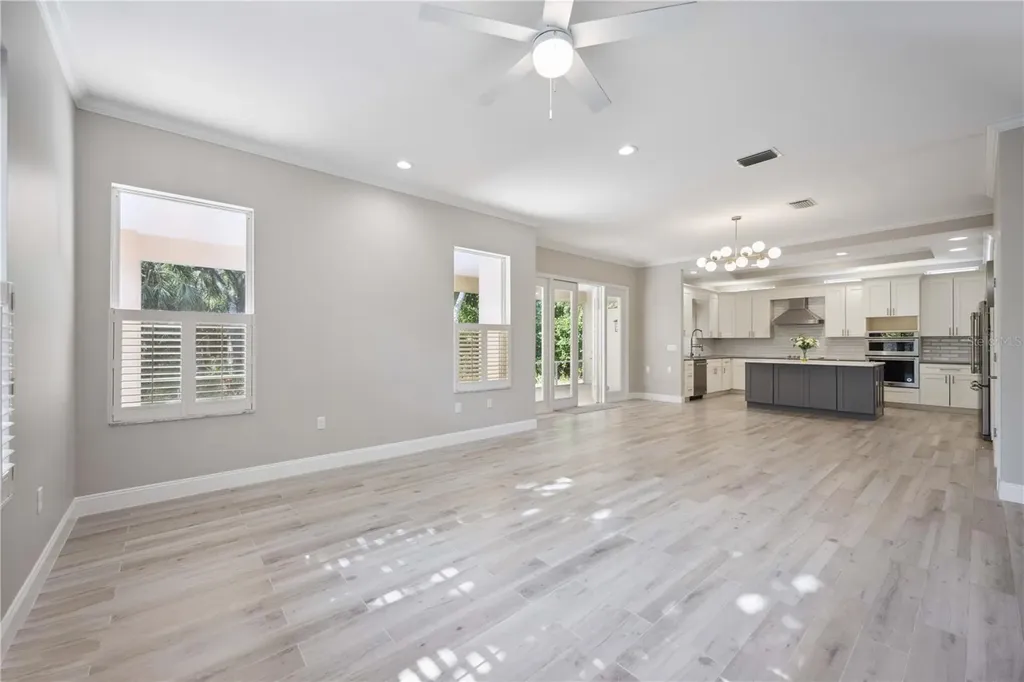 5018 Hanging Moss Lane Sarasota FL 34238
