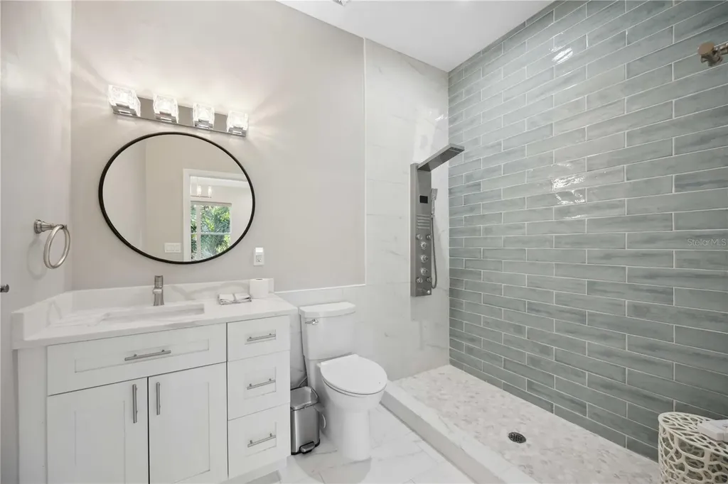 5018 Hanging Moss Lane Sarasota FL 34238
