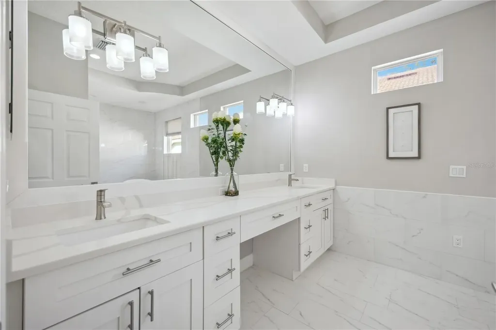 5018 Hanging Moss Lane Sarasota FL 34238