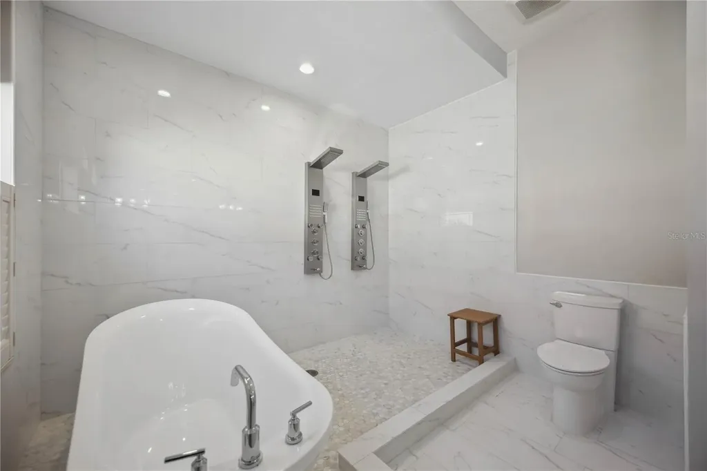 5018 Hanging Moss Lane Sarasota FL 34238