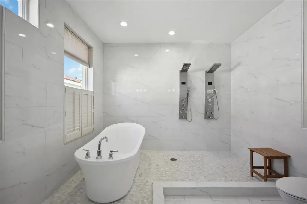 5018 Hanging Moss Lane Sarasota FL 34238