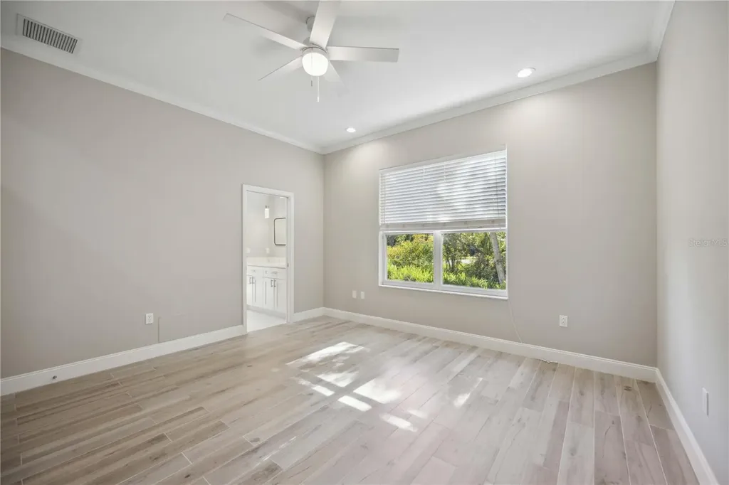 5018 Hanging Moss Lane Sarasota FL 34238
