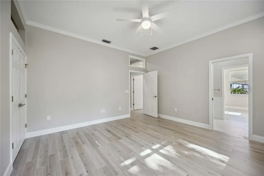 5018 Hanging Moss Lane Sarasota FL 34238