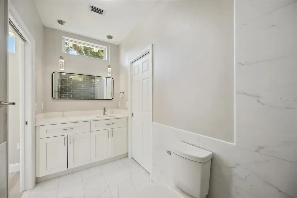 5018 Hanging Moss Lane Sarasota FL 34238