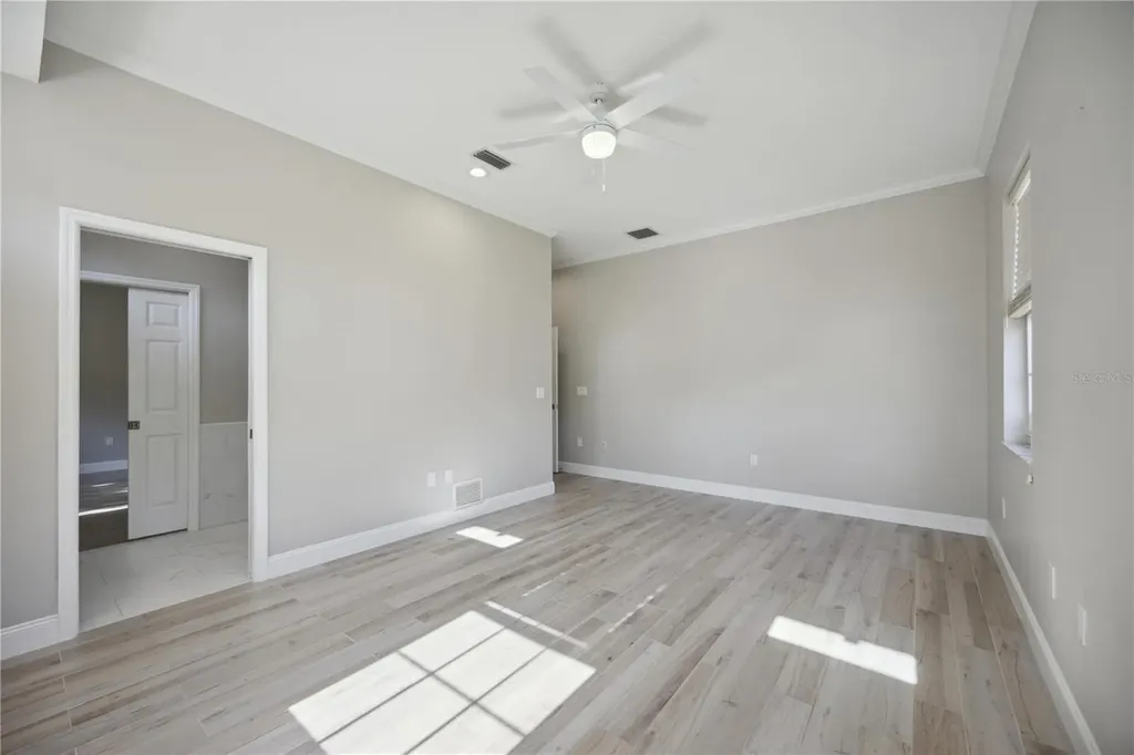 5018 Hanging Moss Lane Sarasota FL 34238