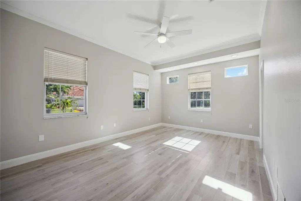 5018 Hanging Moss Lane Sarasota FL 34238